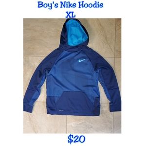 Boy's Nike Hoodie(XL)